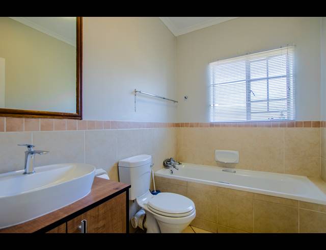2 BEDROOM TOWNHOUSE FOR SALE IN MONAVONI AH